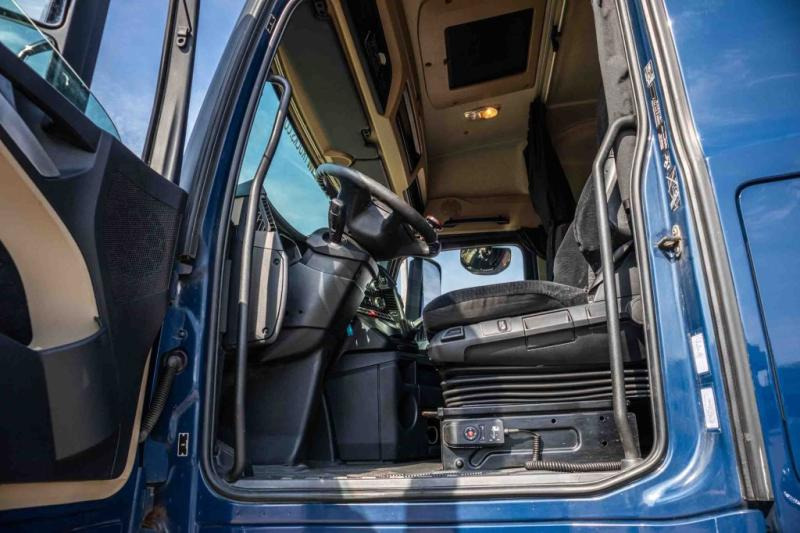 Sadulveok Mercedes ACTROS 1848 LS: pilt 7