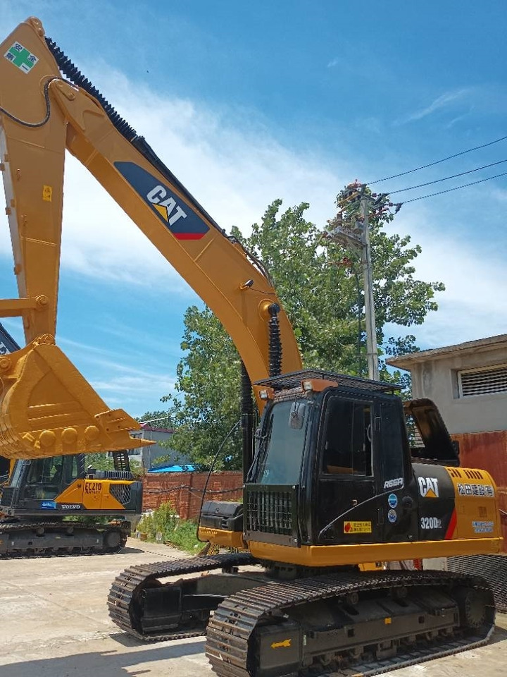 CAT 320D2 - Lintekskavaator: pilt 3 CAT 320D2 - Lintekskavaator: pilt 3