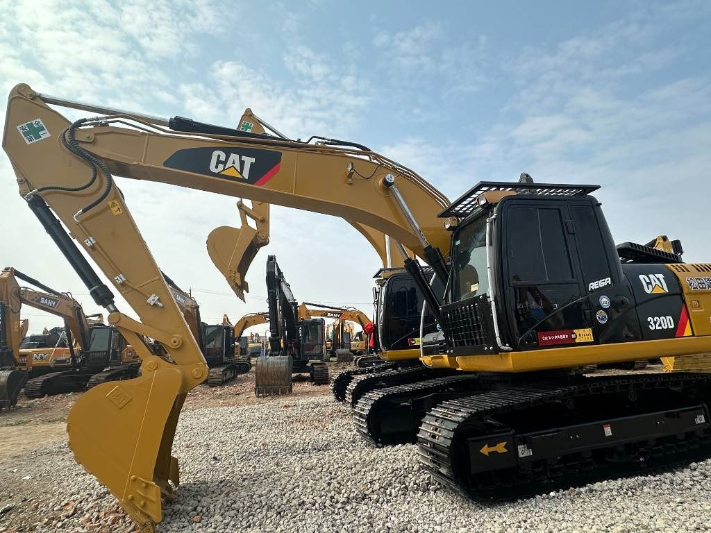 CAT 320D2 - Lintekskavaator: pilt 2 CAT 320D2 - Lintekskavaator: pilt 2