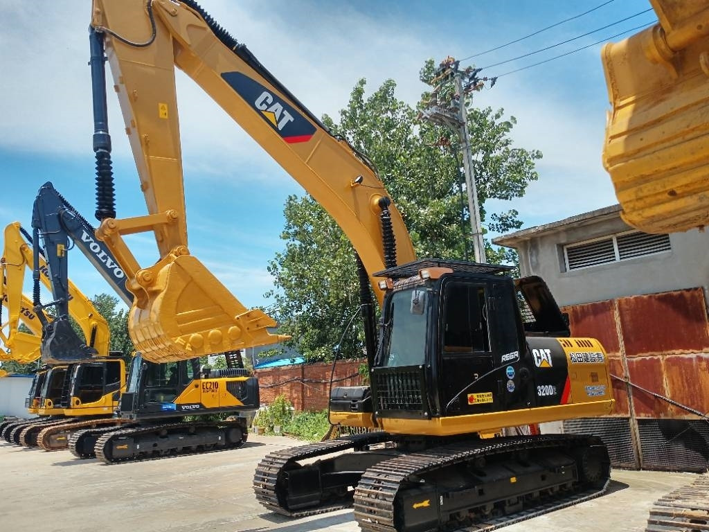 CAT 320D2 - Lintekskavaator: pilt 4 CAT 320D2 - Lintekskavaator: pilt 4