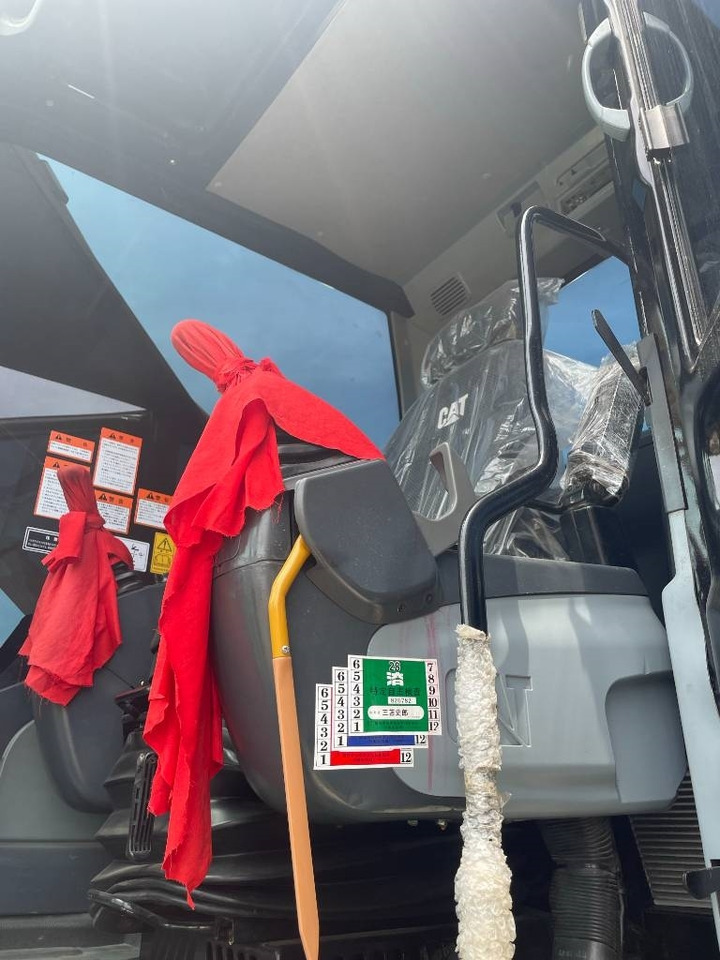 CAT 330D2 - Lintekskavaator: pilt 4 CAT 330D2 - Lintekskavaator: pilt 4