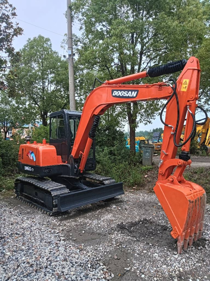 Doosan DH 60 - Lintekskavaator: pilt 1 Doosan DH 60 - Lintekskavaator: pilt 1