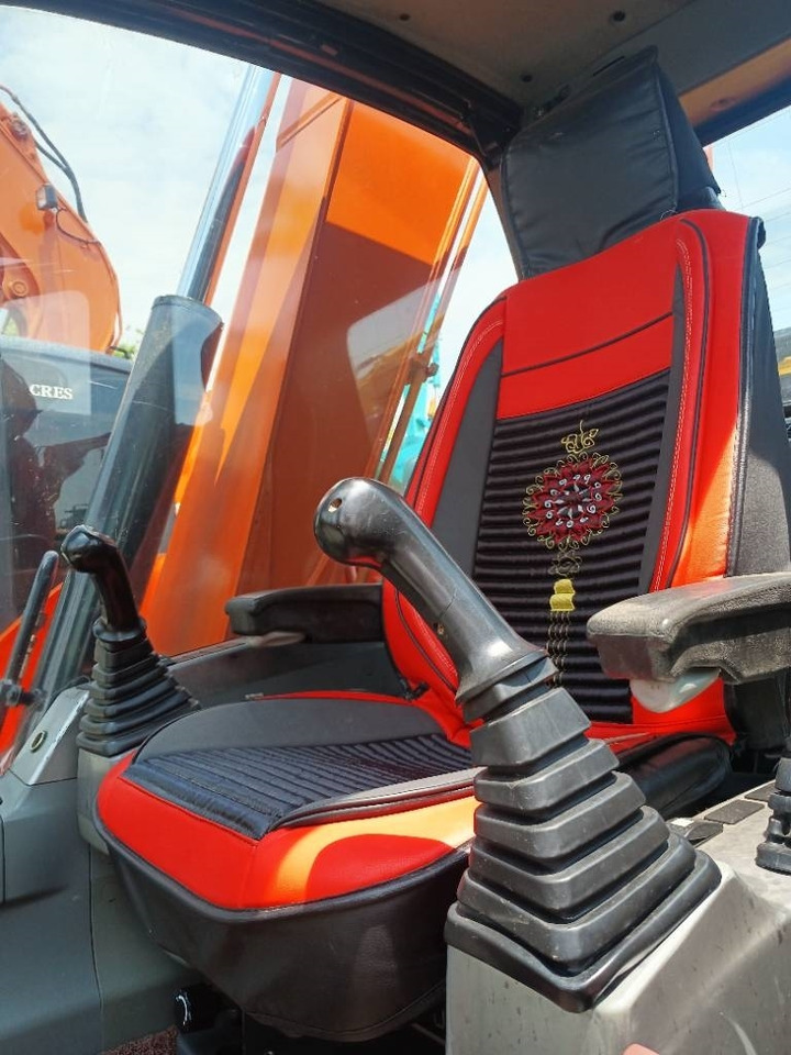 Doosan DX 75 - Lintekskavaator: pilt 2 Doosan DX 75 - Lintekskavaator: pilt 2