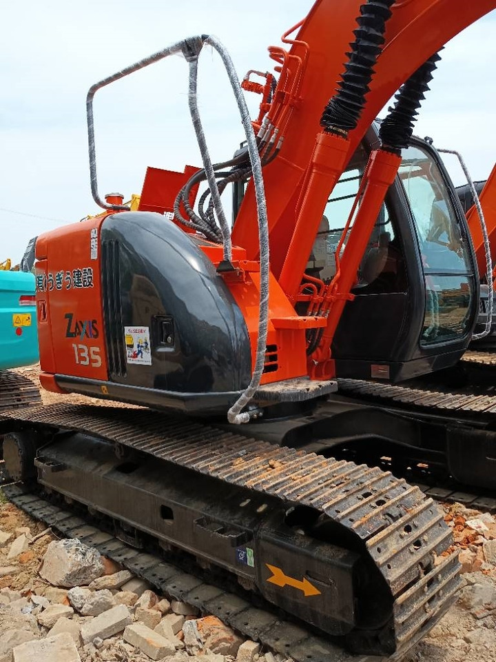 Hitachi ZX 135 - Lintekskavaator: pilt 2 Hitachi ZX 135 - Lintekskavaator: pilt 2