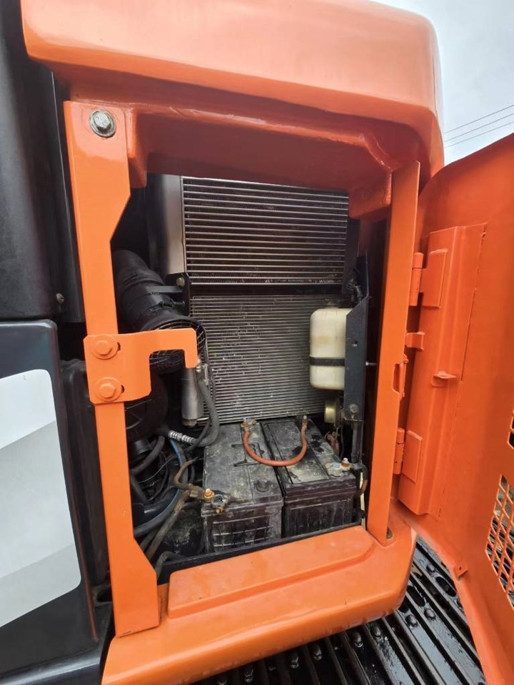 Hitachi ZX 135 US - Lintekskavaator: pilt 5 Hitachi ZX 135 US - Lintekskavaator: pilt 5