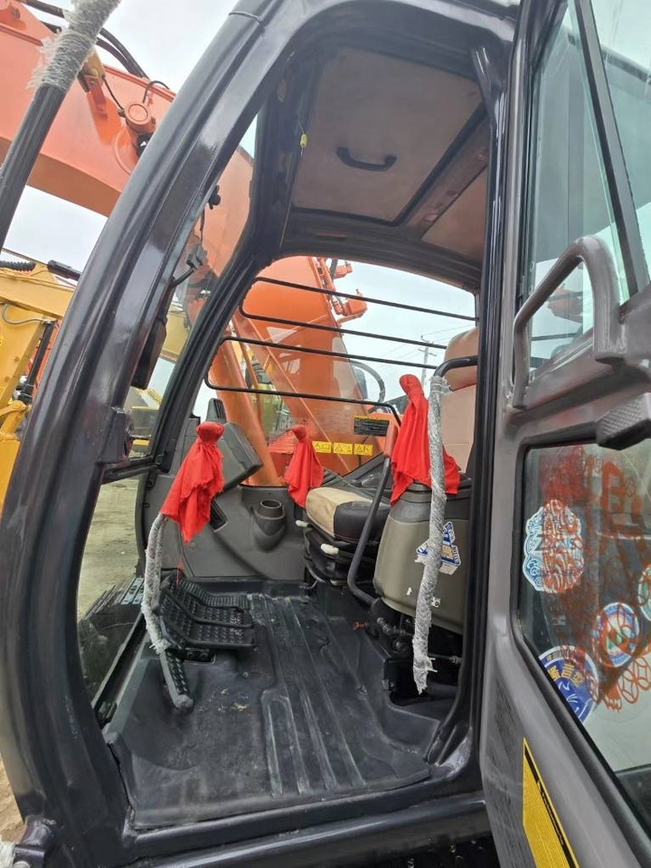 Hitachi ZX 135 US - Lintekskavaator: pilt 4 Hitachi ZX 135 US - Lintekskavaator: pilt 4