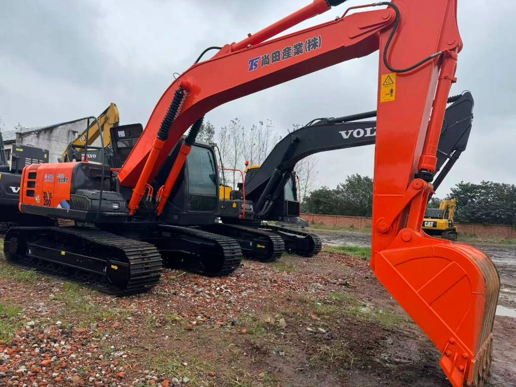Hitachi ZX 200 - Lintekskavaator: pilt 1 Hitachi ZX 200 - Lintekskavaator: pilt 1