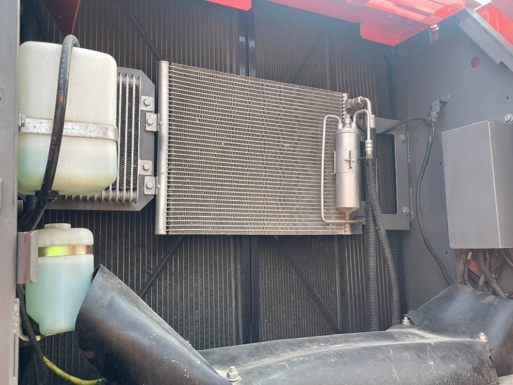 Hitachi ZX 210 - Lintekskavaator: pilt 3 Hitachi ZX 210 - Lintekskavaator: pilt 3