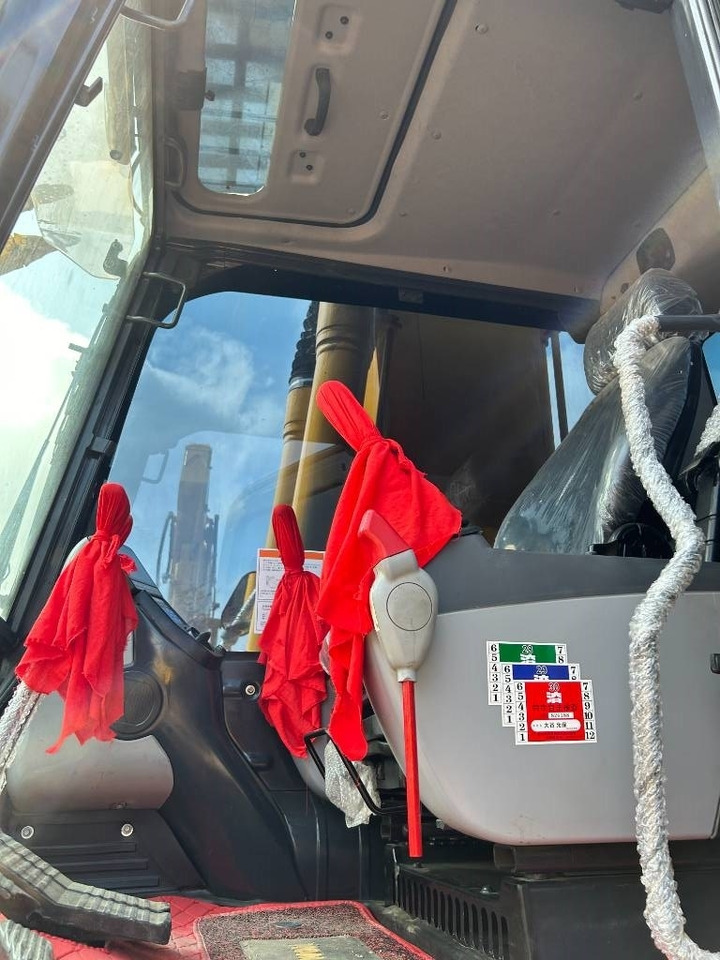 Komatsu PC 240 LC - Lintekskavaator: pilt 4 Komatsu PC 240 LC - Lintekskavaator: pilt 4