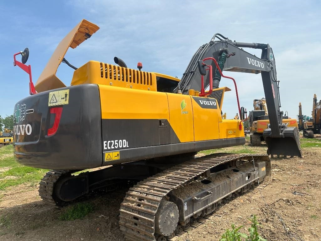 Volvo EC 250 D - Lintekskavaator: pilt 1 Volvo EC 250 D - Lintekskavaator: pilt 1