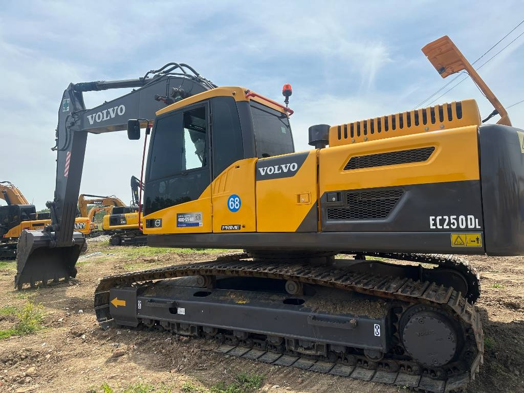 Volvo EC 250 D L - Lintekskavaator: pilt 1 Volvo EC 250 D L - Lintekskavaator: pilt 1