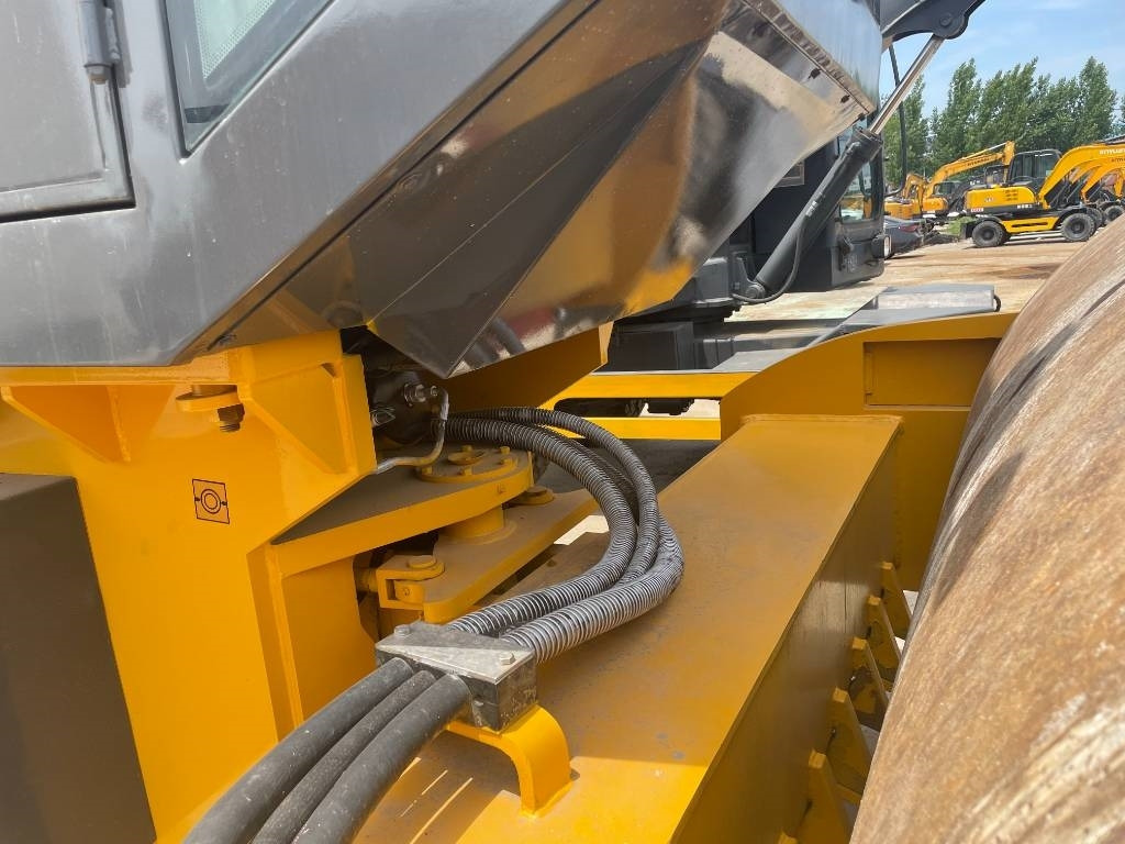 XCMG XS 223 J - Tihendaja: pilt 3 XCMG XS 223 J - Tihendaja: pilt 3