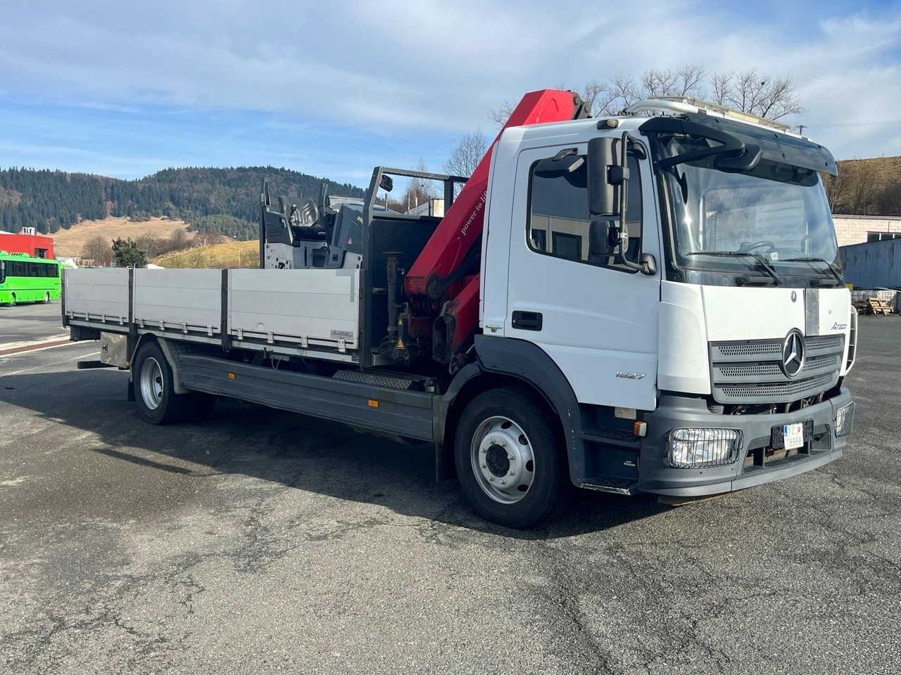 Mercedes truck ATEGO, 1527, Crane HMF 1120 - K5 - Madelveok/ Platvormveok, Kraanaga veoauto: pilt 1 Mercedes truck ATEGO, 1527, Crane HMF 1120 - K5 - Madelveok/ Platvormveok, Kraanaga veoauto: pilt 1