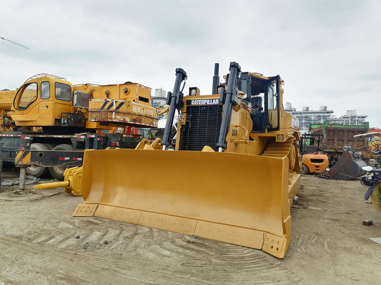 CATERPILLAR D8R - Buldooser: pilt 2 CATERPILLAR D8R - Buldooser: pilt 2