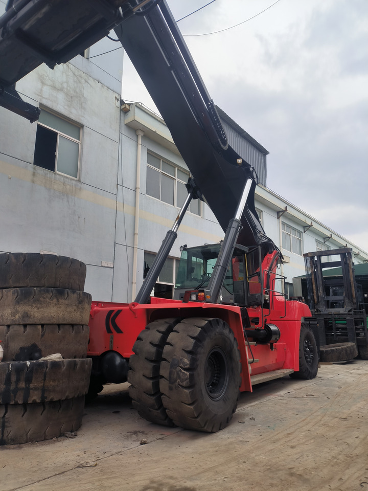 Kalmar DRF450 Used Reach stacker/Container forklift - Lükandvirnastaja: pilt 4 Kalmar DRF450 Used Reach stacker/Container forklift - Lükandvirnastaja: pilt 4