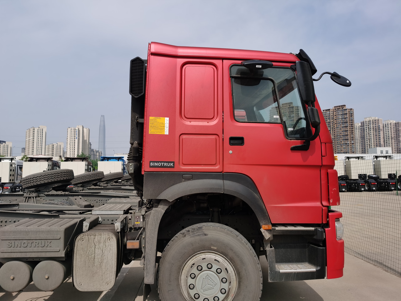 SINOTRUK ZZ4257V3247B - Sadulveok: pilt 3 SINOTRUK ZZ4257V3247B - Sadulveok: pilt 3