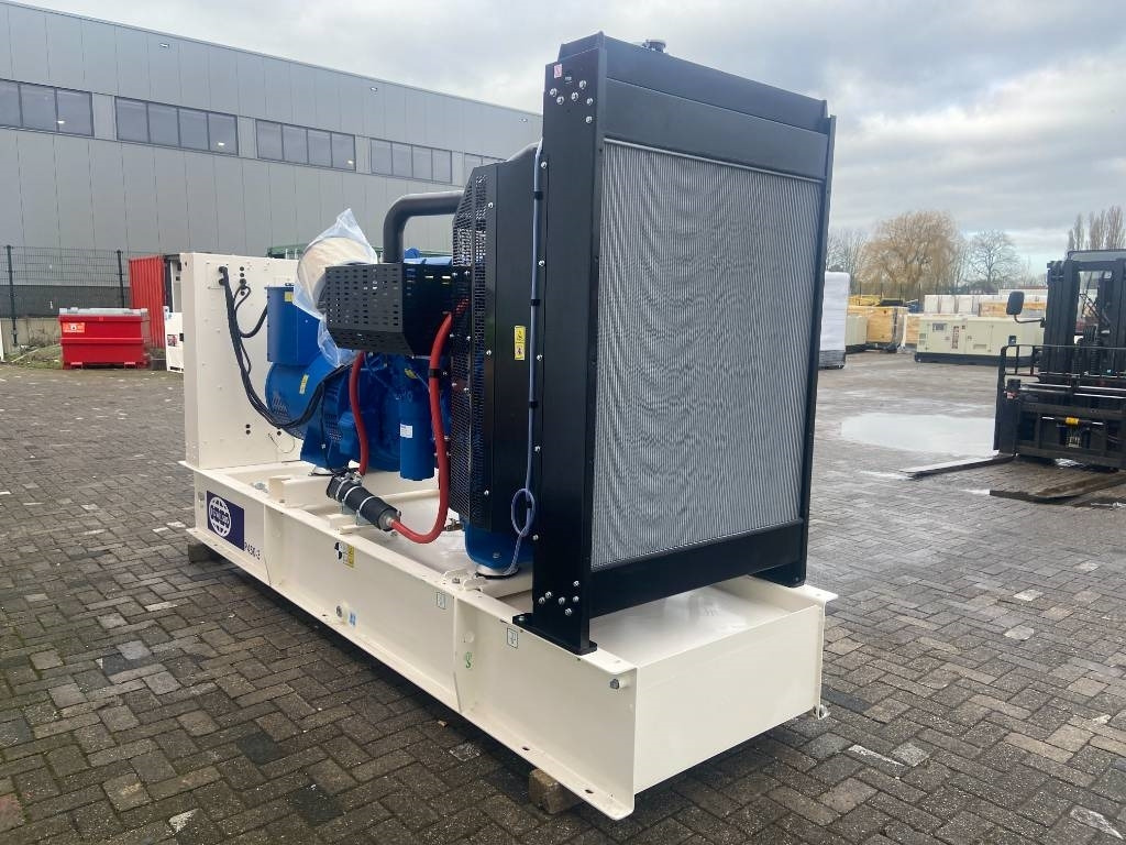 FG Wilson P450-3 - 450 kVA Open Genset - DPX-16018-O - Generaatorikomplekt: pilt 3 FG Wilson P450-3 - 450 kVA Open Genset - DPX-16018-O - Generaatorikomplekt: pilt 3