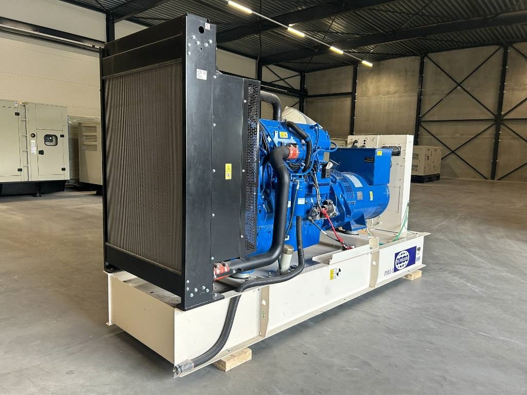 FG Wilson P550-3 - 550 kVA Open Genset - DPX-16020-O - Generaatorikomplekt: pilt 2 FG Wilson P550-3 - 550 kVA Open Genset - DPX-16020-O - Generaatorikomplekt: pilt 2