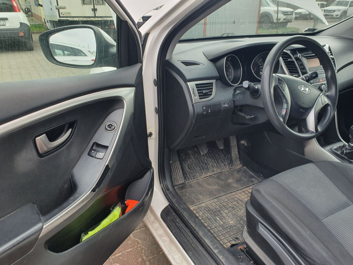 HYUNDAI I30 HATCHBACK - Luukpära: pilt 5 HYUNDAI I30 HATCHBACK - Luukpära: pilt 5