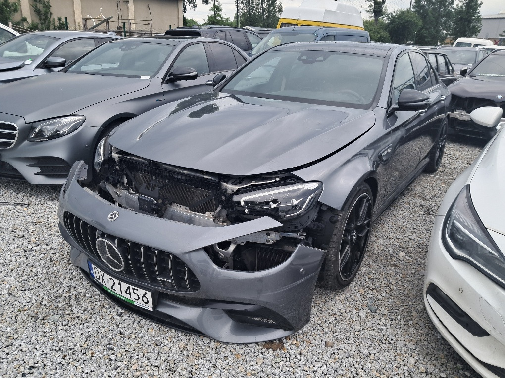 MERCEDES BENZ AMG E63S SEDAN - Sedaan: pilt 3 MERCEDES BENZ AMG E63S SEDAN - Sedaan: pilt 3