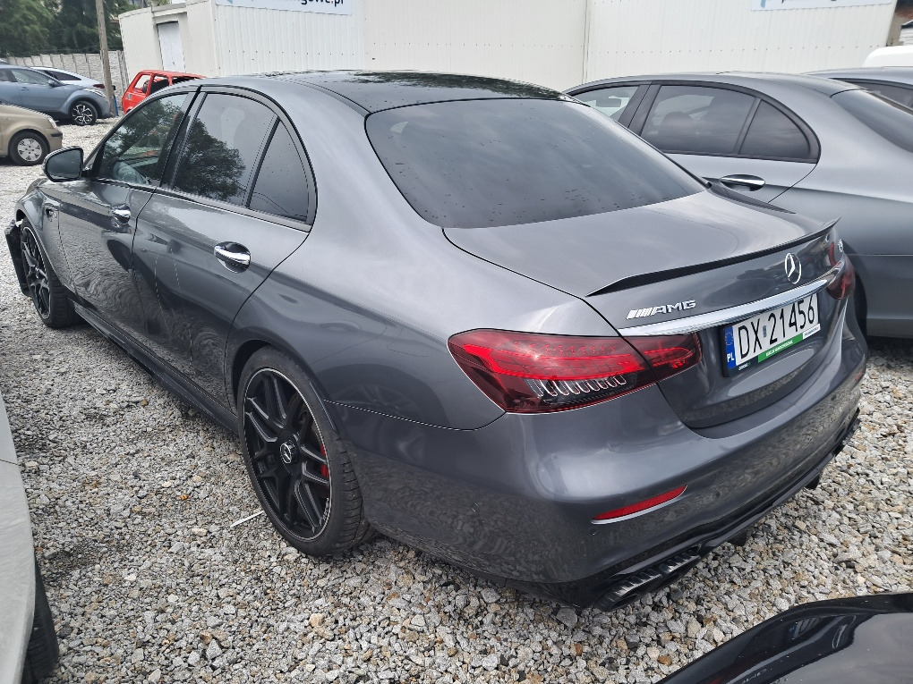 Sedaan MERCEDES BENZ AMG E63S SEDAN: pilt 6