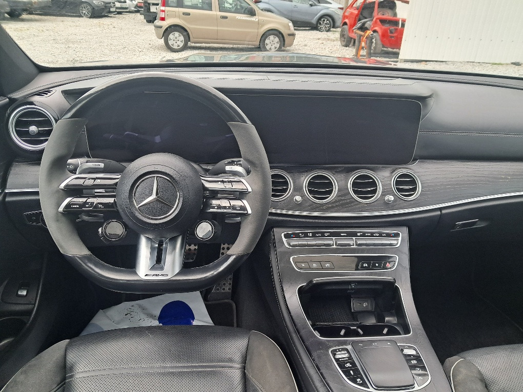 Sedaan MERCEDES BENZ AMG E63S SEDAN: pilt 9