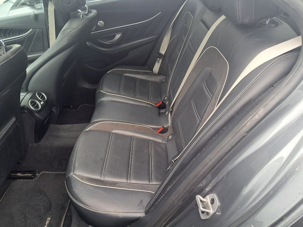 Sedaan MERCEDES BENZ AMG E63S SEDAN: pilt 8