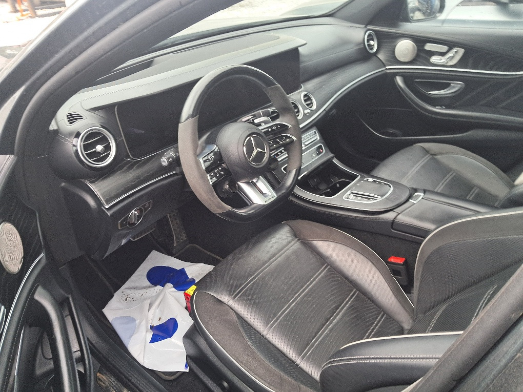 Sedaan MERCEDES BENZ AMG E63S SEDAN: pilt 10