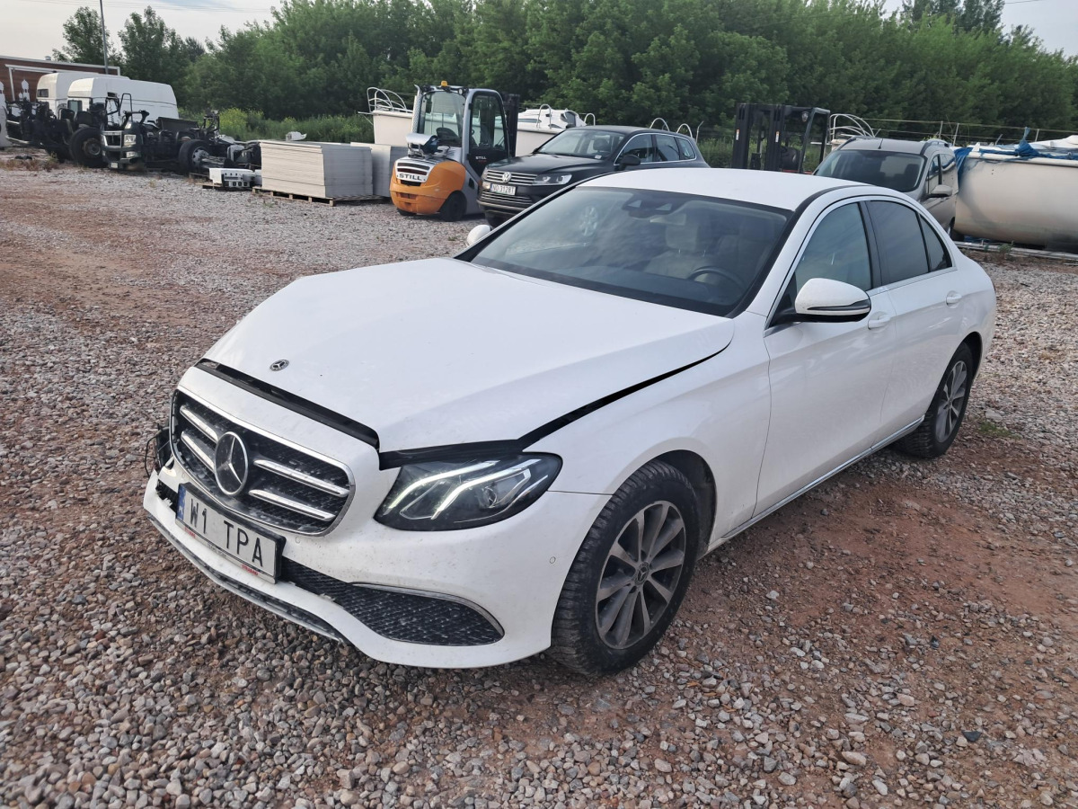 MERCEDES BENZ E 220 D 4MATIC SEDAN - Sedaan: pilt 3 MERCEDES BENZ E 220 D 4MATIC SEDAN - Sedaan: pilt 3