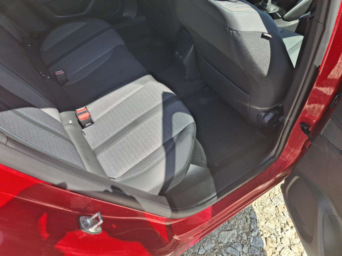 Maastur PEUGEOT 2008 SUV: pilt 8