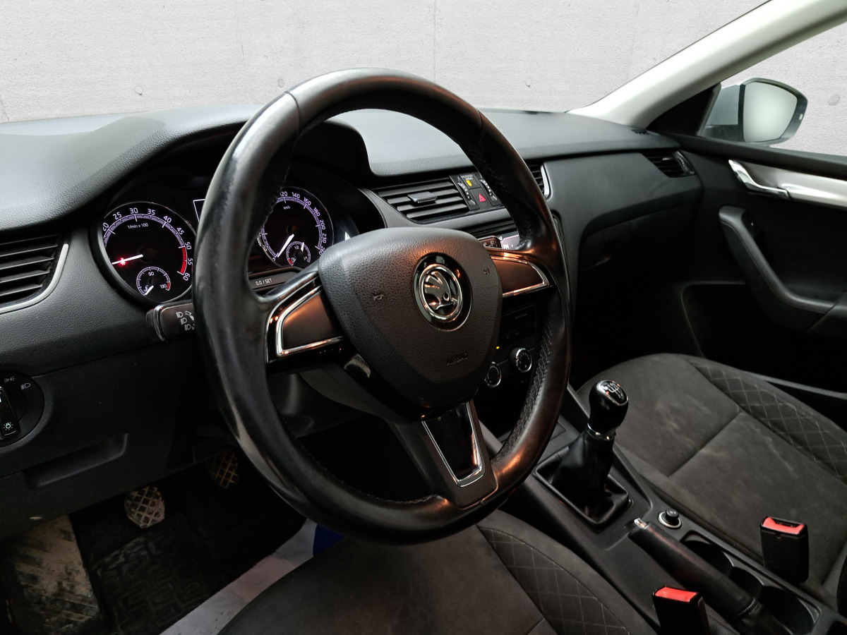 Auto SKODA OCTAVIA KOMBI: pilt 12