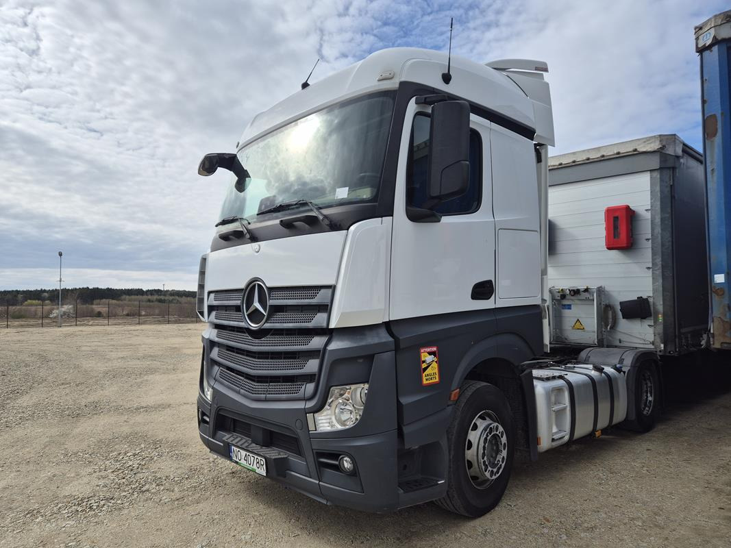 MERCEDES BENZ ACTROS CIĄGNIK SIODŁOWY - Sadulveok: pilt 4 MERCEDES BENZ ACTROS CIĄGNIK SIODŁOWY - Sadulveok: pilt 4