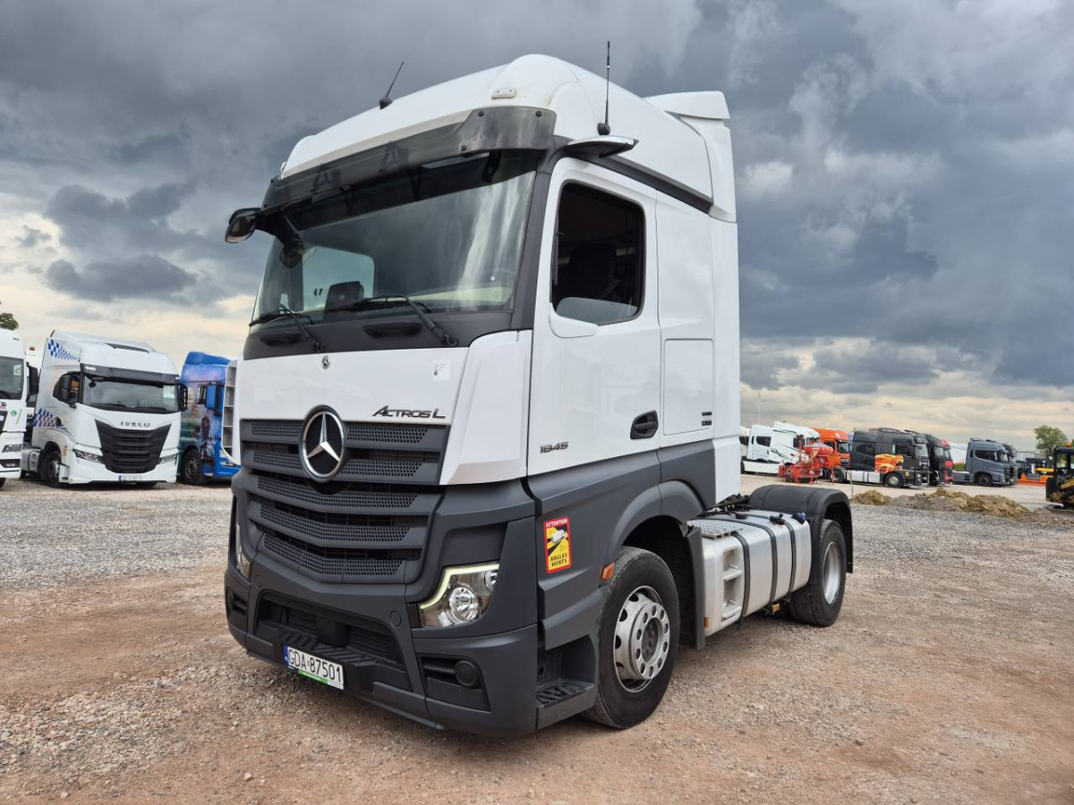 MERCEDES BENZ ACTROS CIĄGNIK SIODŁOWY - Sadulveok: pilt 4 MERCEDES BENZ ACTROS CIĄGNIK SIODŁOWY - Sadulveok: pilt 4