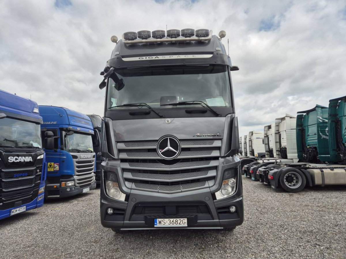 MERCEDES BENZ ACTROS CIĄGNIK SIODŁOWY - Sadulveok: pilt 2 MERCEDES BENZ ACTROS CIĄGNIK SIODŁOWY - Sadulveok: pilt 2