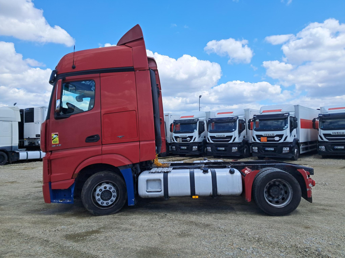 MERCEDES BENZ ACTROS CIĄGNIK SIODŁOWY - Sadulveok: pilt 4 MERCEDES BENZ ACTROS CIĄGNIK SIODŁOWY - Sadulveok: pilt 4