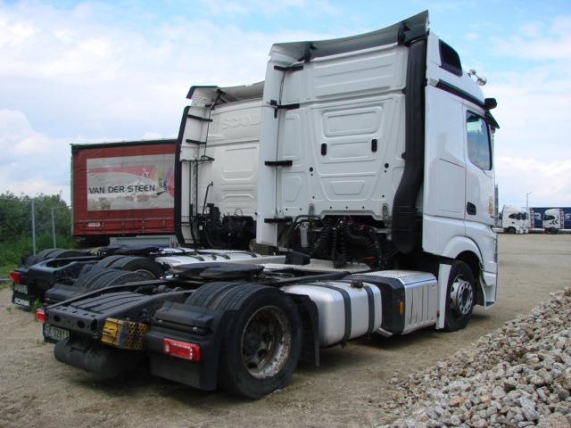 MERCEDES BENZ ACTROS CIĄGNIK SIODŁOWY - Sadulveok: pilt 4 MERCEDES BENZ ACTROS CIĄGNIK SIODŁOWY - Sadulveok: pilt 4