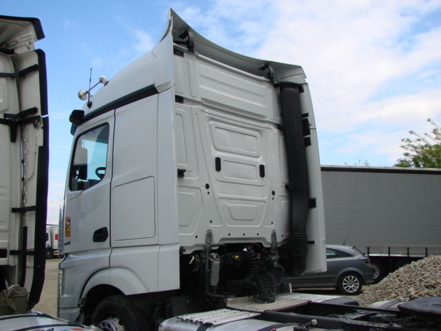 MERCEDES BENZ ACTROS CIĄGNIK SIODŁOWY - Sadulveok: pilt 5 MERCEDES BENZ ACTROS CIĄGNIK SIODŁOWY - Sadulveok: pilt 5