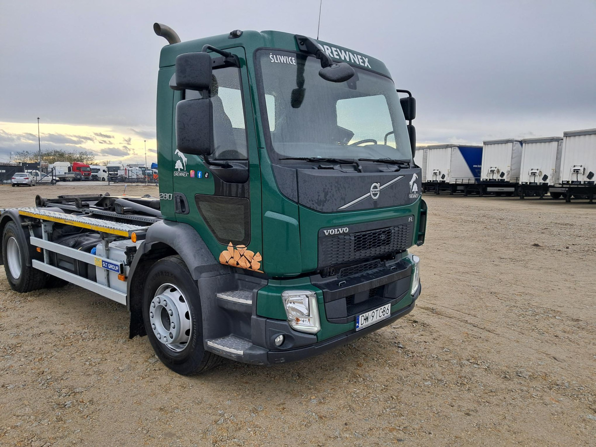 VOLVO FL - Konkstõstukiga veoauto: pilt 1 VOLVO FL - Konkstõstukiga veoauto: pilt 1