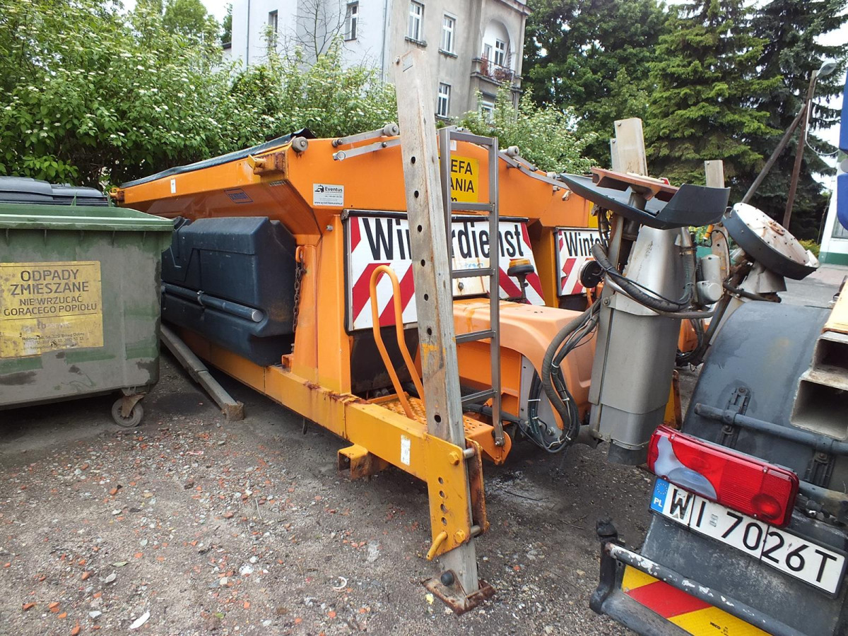 Zabudowa piaskarki – SCHMIDT STRATOS S50-36 – 2003 – 5m³ – hydropompa - Liiva-/ Soolajaotur: pilt 1 Zabudowa piaskarki – SCHMIDT STRATOS S50-36 – 2003 – 5m³ – hydropompa - Liiva-/ Soolajaotur: pilt 1