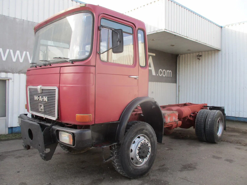MAN 16.220 , 4x4 , Manual Eaton , Spring suspension - Kabiinišassiiga veoauto: pilt 1 MAN 16.220 , 4x4 , Manual Eaton , Spring suspension - Kabiinišassiiga veoauto: pilt 1