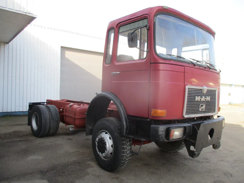 MAN 16.220 , 4x4 , Manual Eaton , Spring suspension - Kabiinišassiiga veoauto: pilt 4 MAN 16.220 , 4x4 , Manual Eaton , Spring suspension - Kabiinišassiiga veoauto: pilt 4