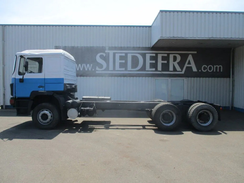 MAN 26.402 25.402 , ZF manual , 6x4 , Sping suspension - Kabiinišassiiga veoauto: pilt 2 MAN 26.402 25.402 , ZF manual , 6x4 , Sping suspension - Kabiinišassiiga veoauto: pilt 2