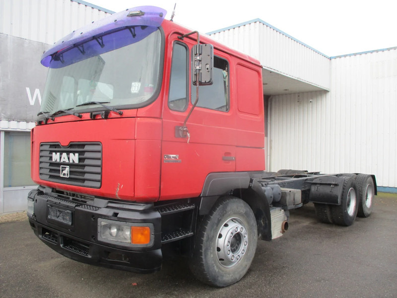 MAN F2000 26-414 , , 6x4 , ZF Manual , Spring suspension - Kabiinišassiiga veoauto: pilt 1 MAN F2000 26-414 , , 6x4 , ZF Manual , Spring suspension - Kabiinišassiiga veoauto: pilt 1