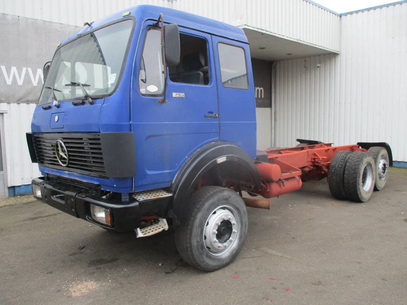 Mercedes-Benz 2435 ,V8 , Bi Turbo, 6x2 , Spring Suspension, Airco - Kabiinišassiiga veoauto: pilt 1 Mercedes-Benz 2435 ,V8 , Bi Turbo, 6x2 , Spring Suspension, Airco - Kabiinišassiiga veoauto: pilt 1