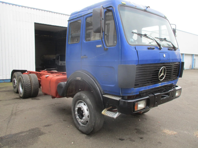 Mercedes-Benz 2435 ,V8 , Bi Turbo, 6x2 , Spring Suspension, Airco - Kabiinišassiiga veoauto: pilt 4 Mercedes-Benz 2435 ,V8 , Bi Turbo, 6x2 , Spring Suspension, Airco - Kabiinišassiiga veoauto: pilt 4