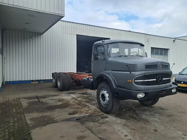 Mercedes-Benz LK 2624 , 6x4 , Manual , Spring suspension - Kabiinišassiiga veoauto: pilt 4 Mercedes-Benz LK 2624 , 6x4 , Manual , Spring suspension - Kabiinišassiiga veoauto: pilt 4