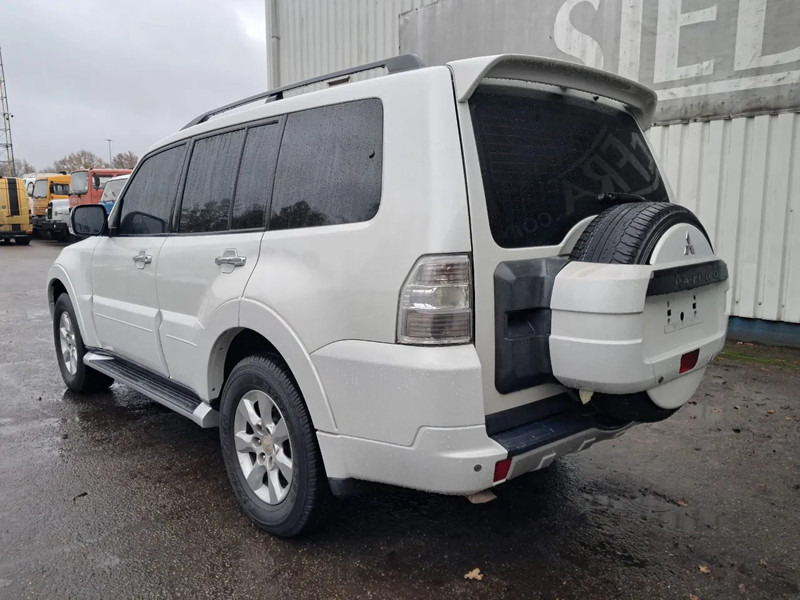 Mitsubishi Pajero GLS 3.5 - V6 , 4x4 , 7 Pers., Full Option - Auto: pilt 5 Mitsubishi Pajero GLS 3.5 - V6 , 4x4 , 7 Pers., Full Option - Auto: pilt 5