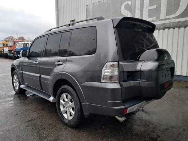 Mitsubishi Pajero GLS 3.5 - V6 , 4x4 , 7 Pers., Full Option - Auto: pilt 5 Mitsubishi Pajero GLS 3.5 - V6 , 4x4 , 7 Pers., Full Option - Auto: pilt 5
