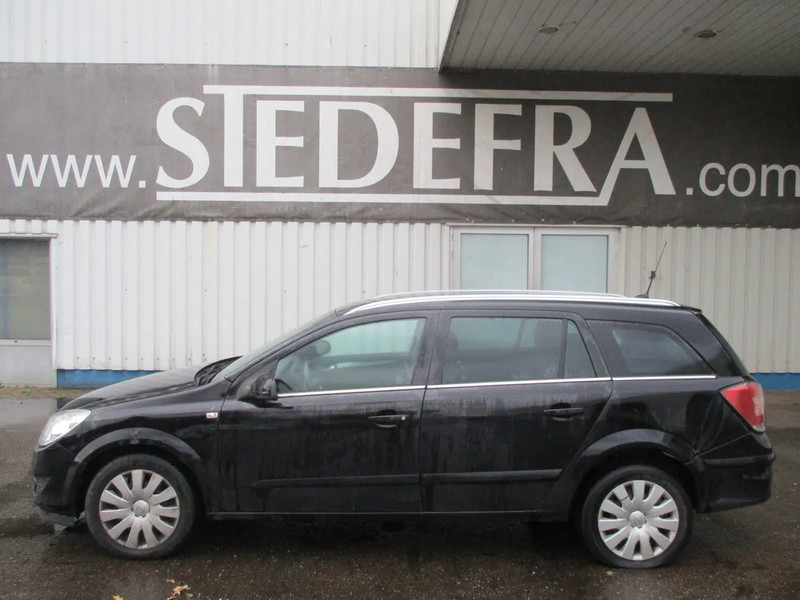 Opel Astra 1.7 CDTI , NOT RUNNING , Navi , Airco , lederen bekleding - Auto: pilt 2 Opel Astra 1.7 CDTI , NOT RUNNING , Navi , Airco , lederen bekleding - Auto: pilt 2