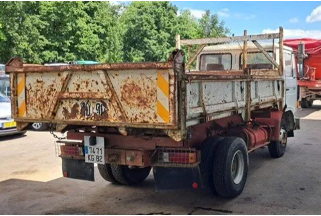 Renault Midliner S 130 , 6 Cylinder , 3 Way Tipper , Spring suspensiom - Kallurauto: pilt 3 Renault Midliner S 130 , 6 Cylinder , 3 Way Tipper , Spring suspensiom - Kallurauto: pilt 3
